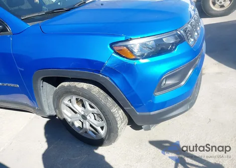 2025 Jeep Compass Latitude 4X4 z USA, uszkodzony, nr VIN 3C4NJDBN5ST561741